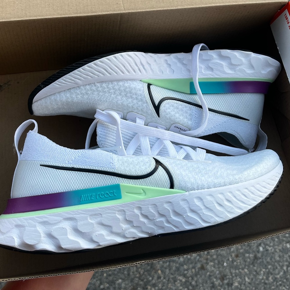Nike Infinity Run Sneakers size 7 BRAND NEW